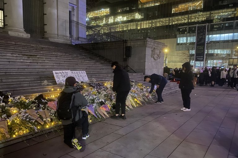B.C. community holds vigil to mourn deaths, losses in deadly Hong Kong fire | iNFOnews.ca