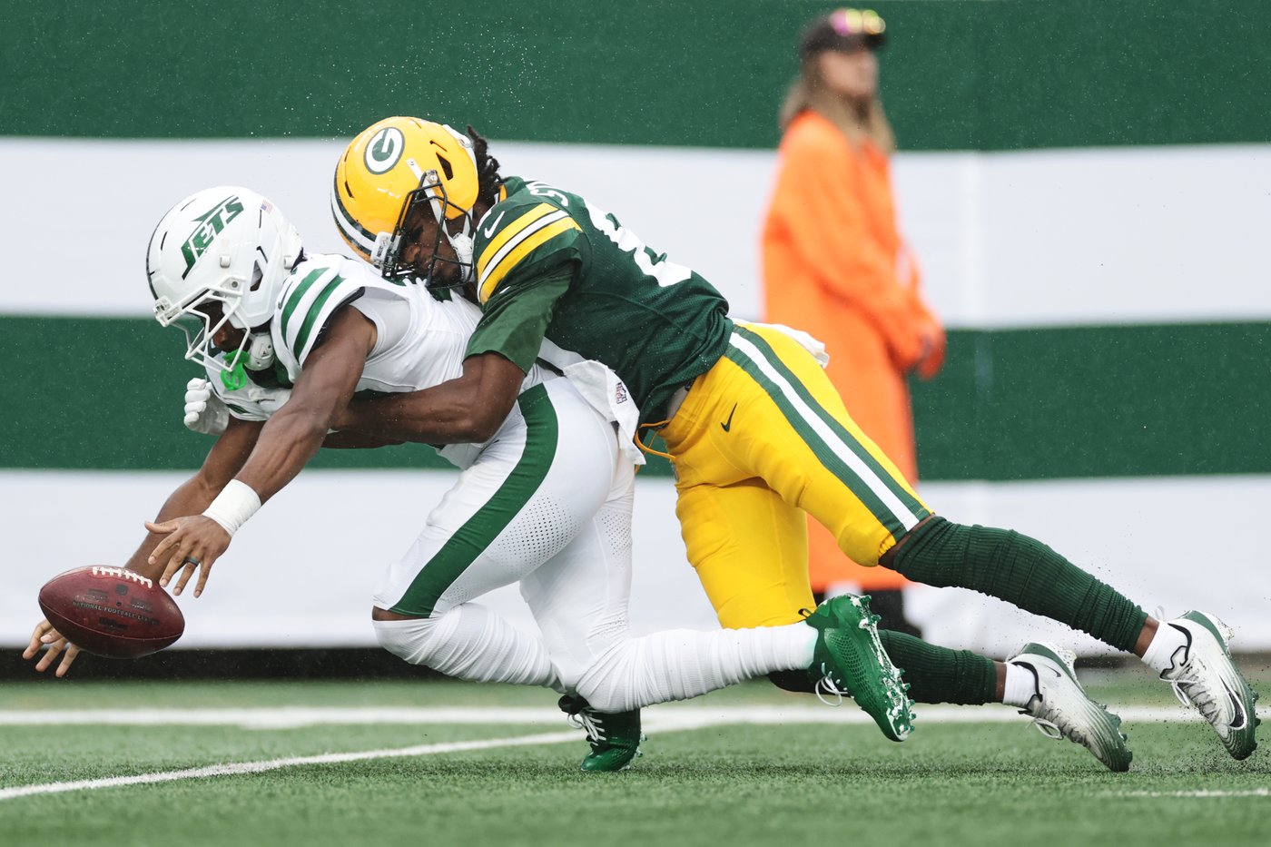 Aaron Glenn stands by his late decisions in Jets' overtime loss to Packers | iNFOnews.ca