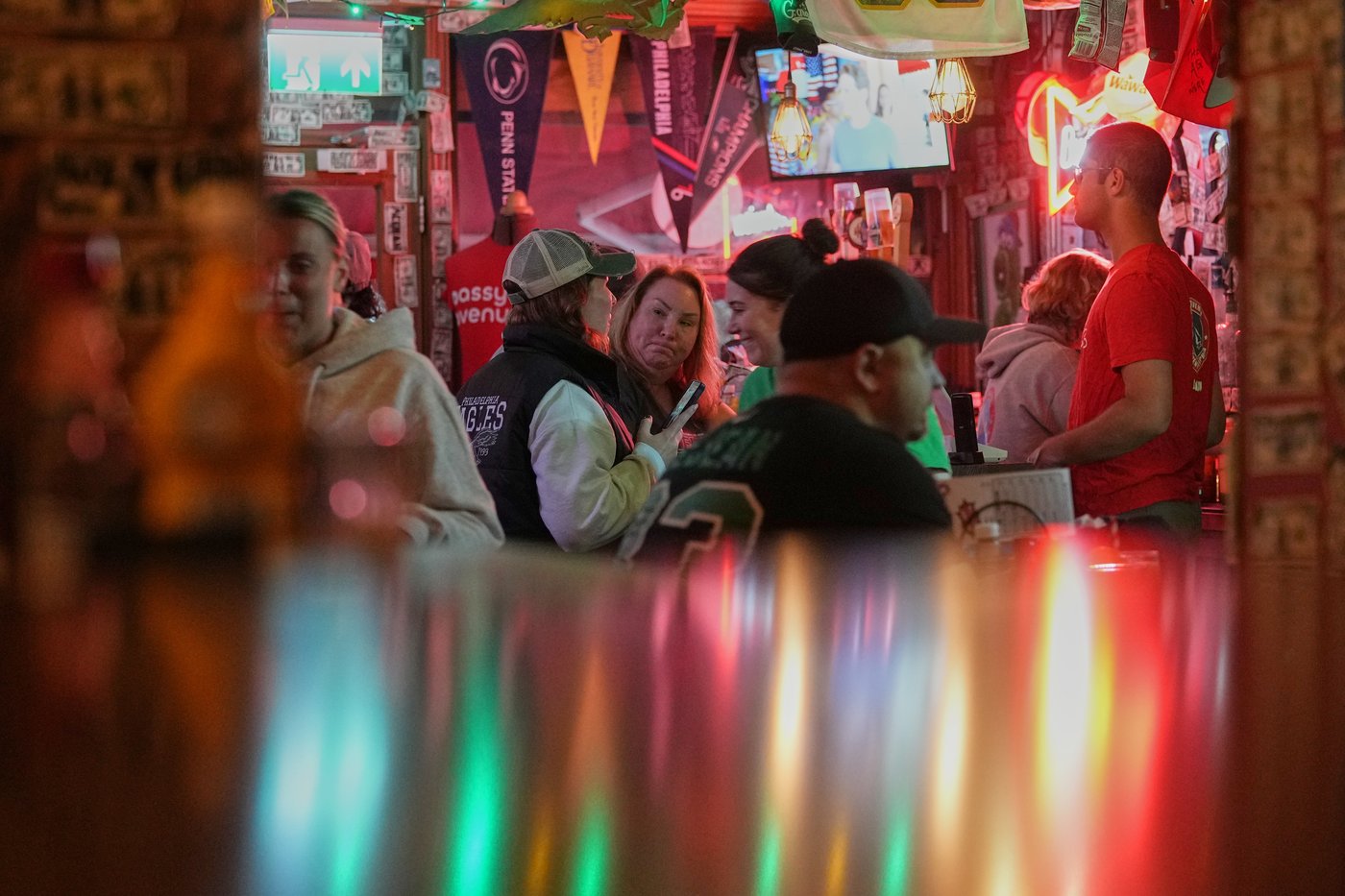 It’s special: Philly-style dive bar in London a hit with Eagles fans from US and UK | iNFOnews.ca
