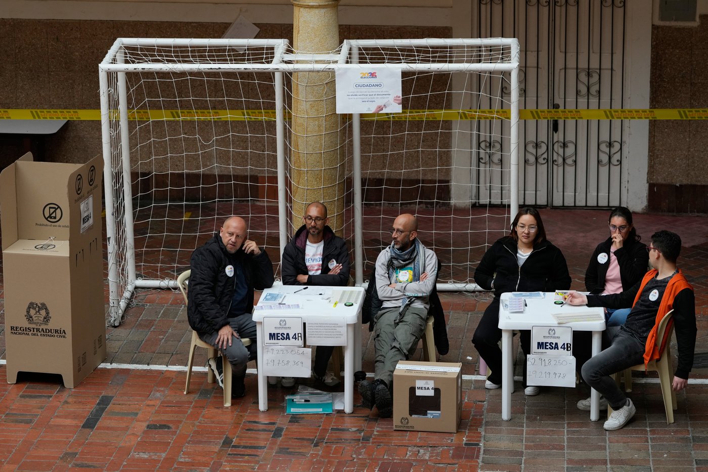 Colombians choose between an outsider and a progressive in a presidential runoff election, in photos | iNFOnews.ca