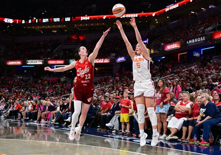 Fever's dynamic backcourt, Caitlin Clark and Kelsey Mitchell, keeps Indiana on record-chasing pace | iNFOnews.ca