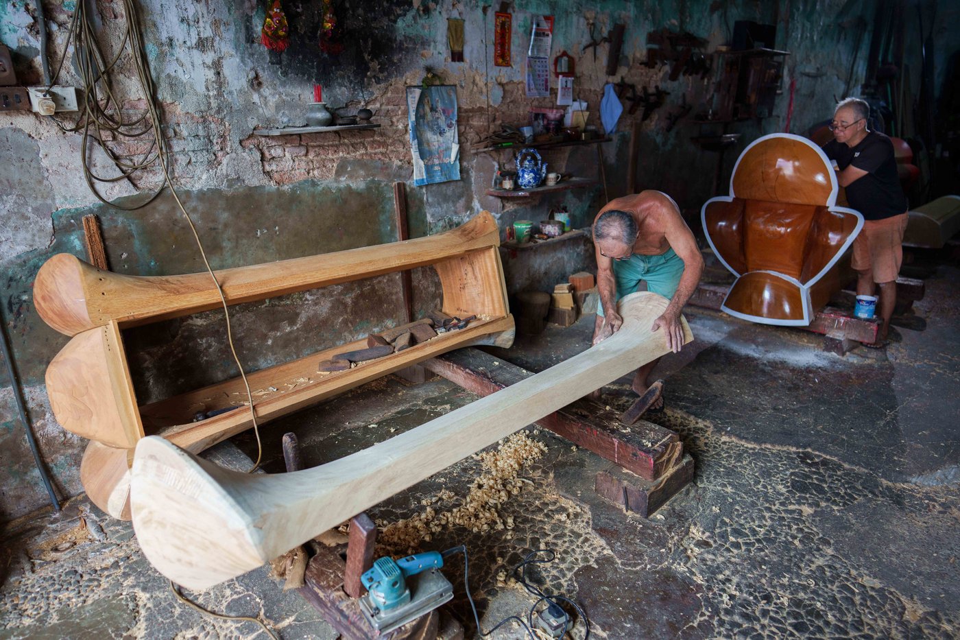 A traditional Chinese coffin maker in Malaysia preserves a fading family craft | iNFOnews.ca A traditional Chinese coffin maker in Malaysia preserves a fading family craft | iNFOnews.ca