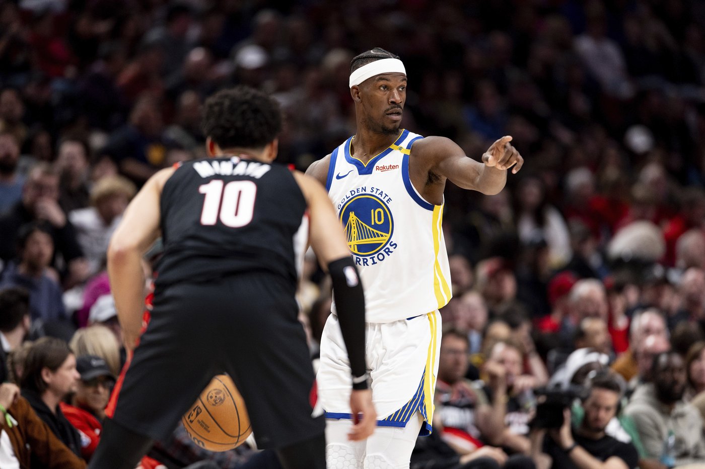 Butler scores 24 points to lead Warriors in 103-86 rout of Trail Blazers | iNFOnews.ca