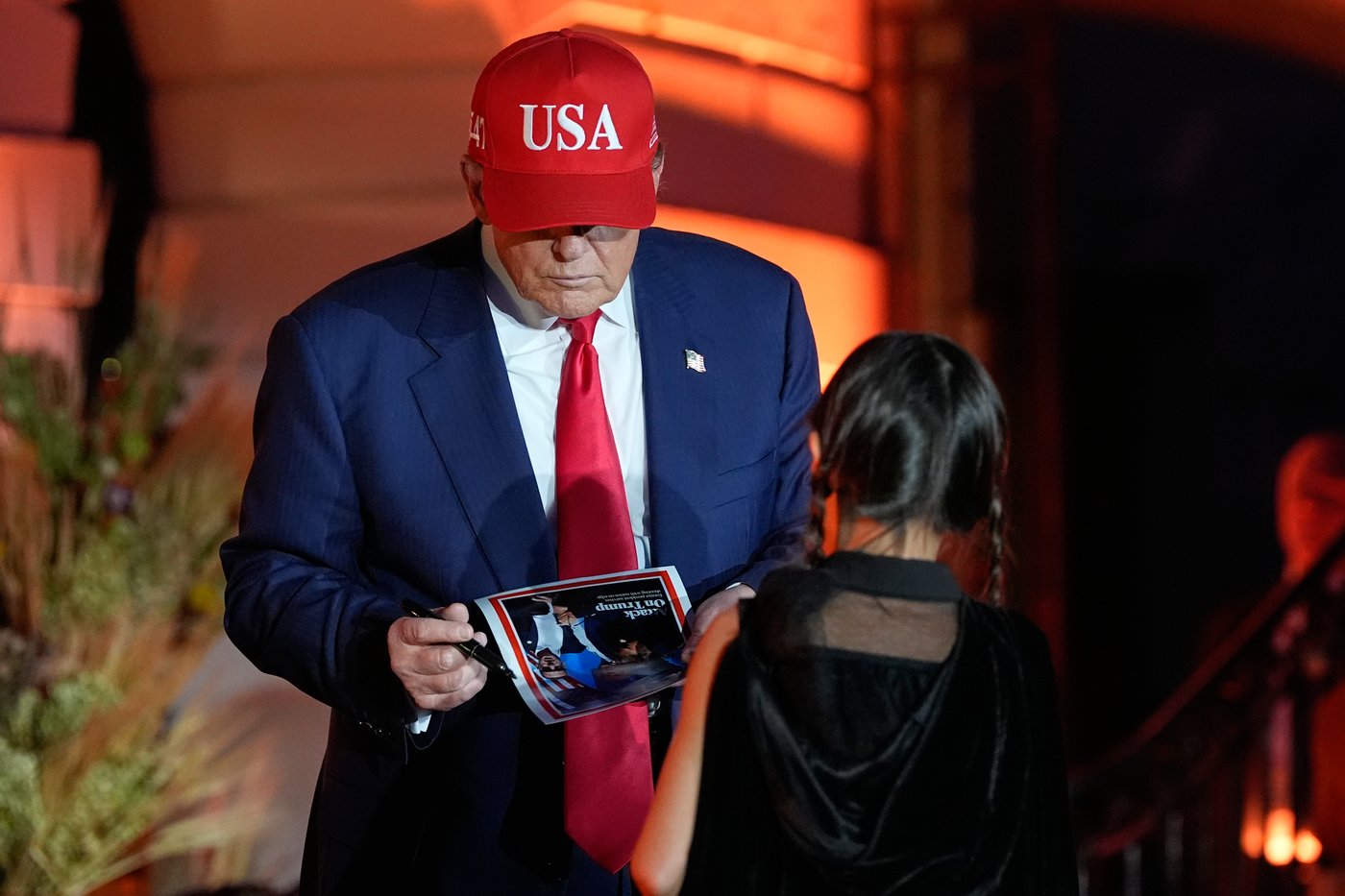 Trump hosts White House Halloween bash with superheroes and presidential lookalikes amid shutdown | iNFOnews.ca