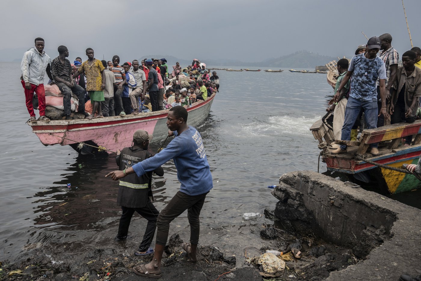 A rebel group is advancing on eastern Congo's largest city and over 100,000 people have fled | iNFOnews.ca