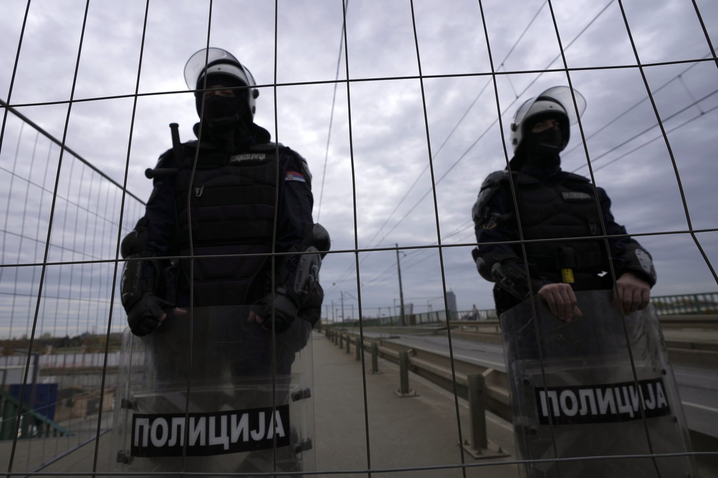 Protesters scuffle with police in Serbia as they demand arrests over a deadly roof collapse | iNFOnews.ca Protesters scuffle with police in Serbia as they demand arrests over a deadly roof collapse | iNFOnews.ca
