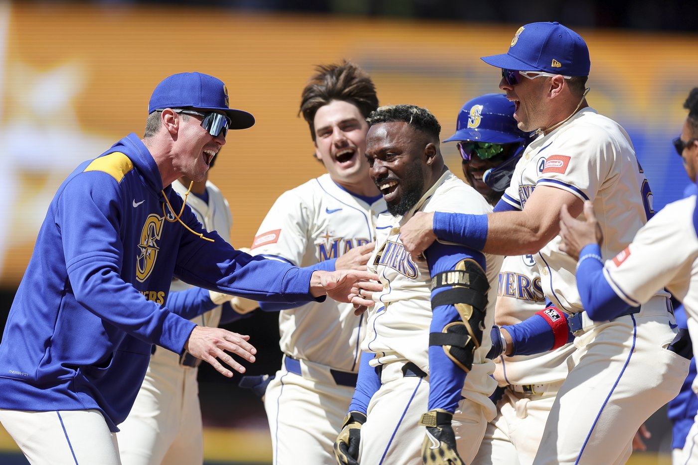 Arozarena's walk-off single gives Mariners 2-1 win over Twins | iNFOnews.ca