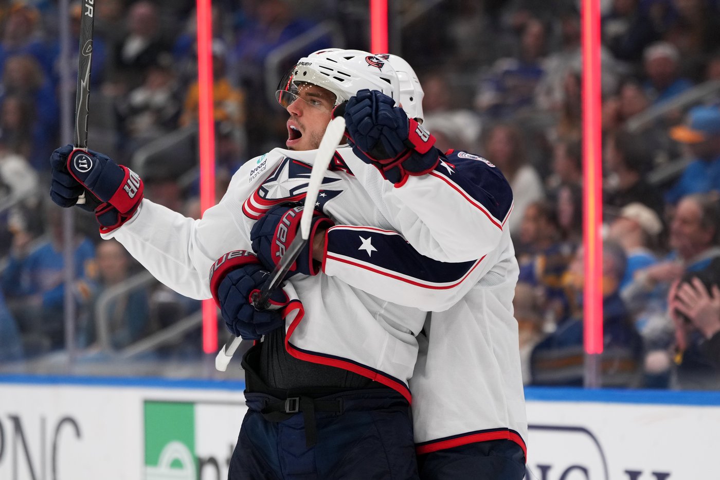 Snuggerud, Holloway lift Blues to 5-3 victory over Blue Jackets | iNFOnews.ca