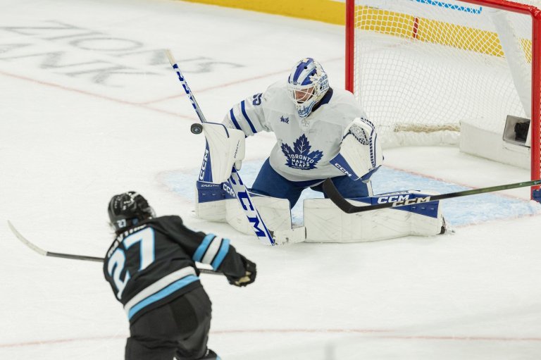 Guenther scores two goals as Mammoth whip Maple Leafs 6-1 | iNFOnews.ca