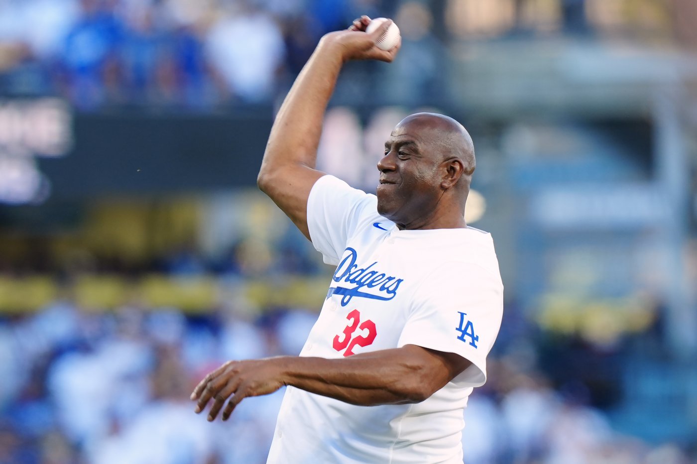 Photo Gallery: Blue Jays top Dodgers 6-1 to take 3-2 series lead | iNFOnews.ca