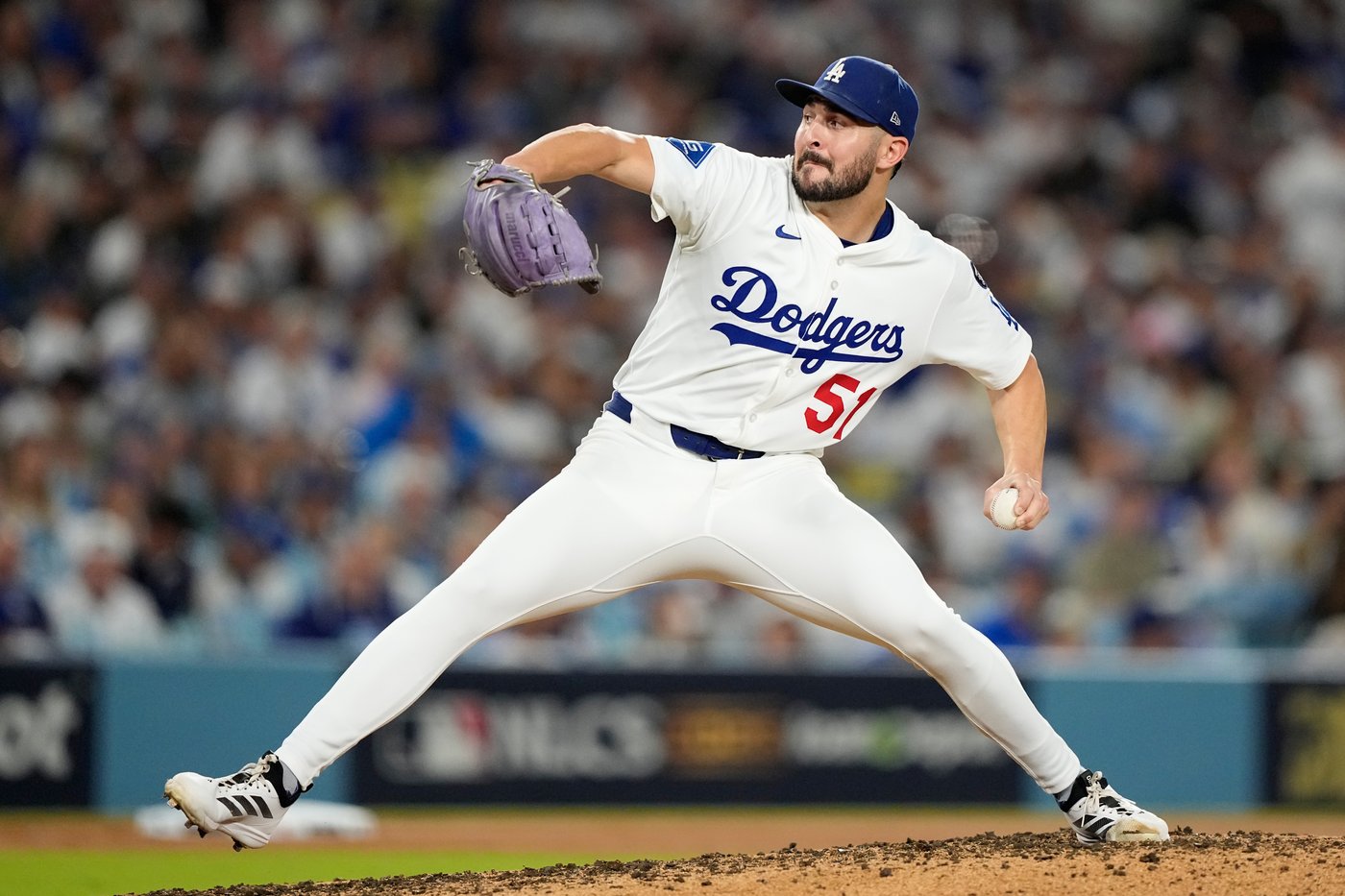 Dodgers LHP Alex Vesia not with team in Toronto on eve of World Series because of family matter | iNFOnews.ca