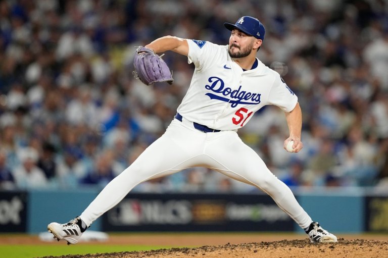 Dodgers LHP Alex Vesia not with team in Toronto on eve of World Series because of family matter | iNFOnews.ca