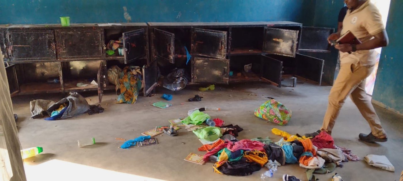 Gunmen abduct more than 200 schoolchildren and 12 teachers in attack on Nigerian Catholic school | iNFOnews.ca Gunmen abduct more than 200 schoolchildren and 12 teachers in attack on Nigerian Catholic school | iNFOnews.ca