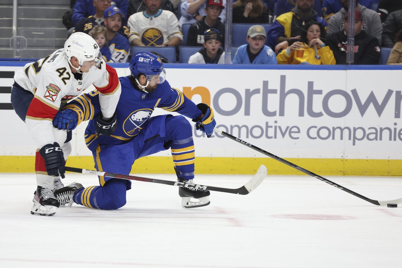 Thompson scores go-ahead goal, and Sabres end season-opening 3-game skid with 5-2 win over Panthers | iNFOnews.ca Thompson scores go-ahead goal, and Sabres end season-opening 3-game skid with 5-2 win over Panthers | iNFOnews.ca