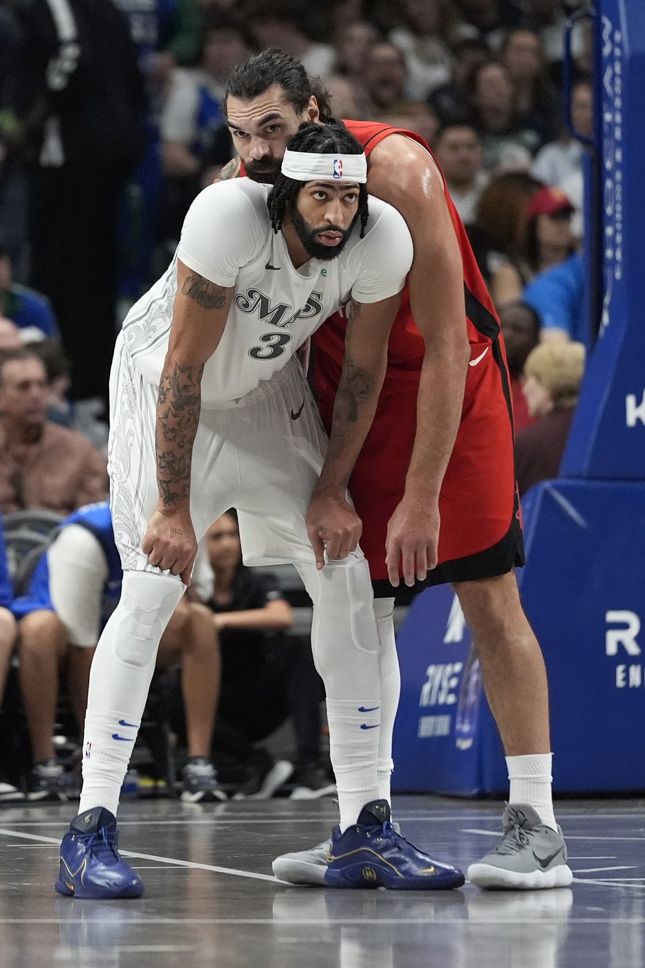 Anthony Davis scores 26 in Mavericks debut, leaves with injury in win over Rockets | iNFOnews.ca Anthony Davis scores 26 in Mavericks debut, leaves with injury in win over Rockets | iNFOnews.ca