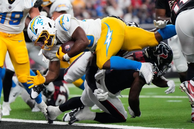 Amar Johnson scores 2 TDs as Chargers beat Texans 27-7 in preseason opener | iNFOnews.ca
