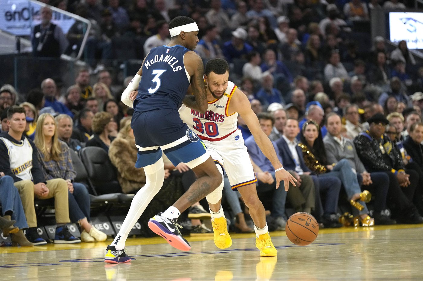 Stephen Curry scores 30 and dishes out eight assists as Warriors beat Timberwolves 114-106 | iNFOnews.ca
