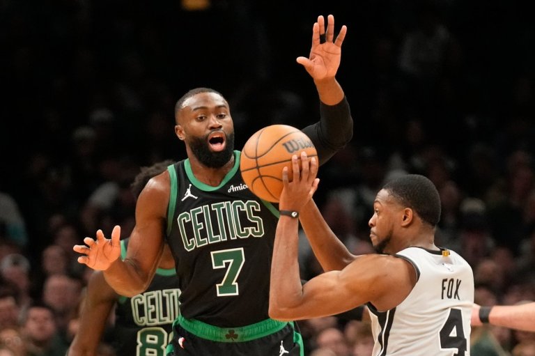 Celtics star Jaylen Brown criticizes officials after loss to Spurs | iNFOnews.ca