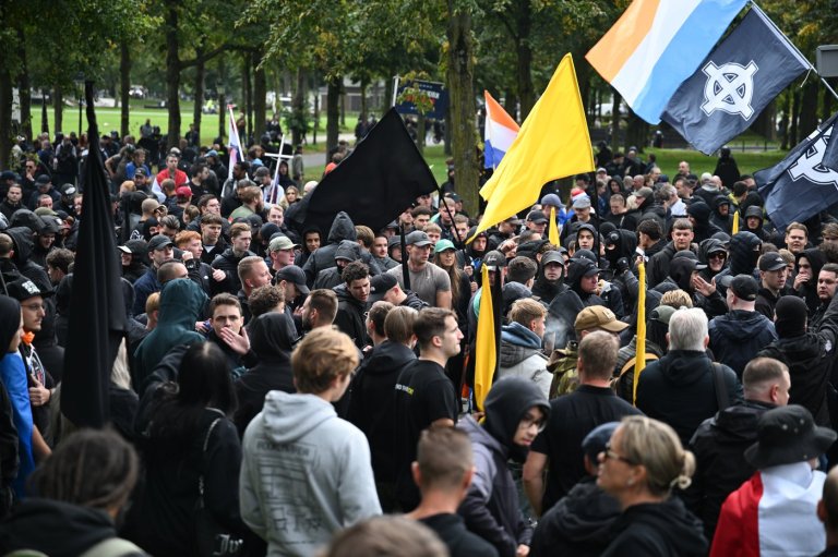 Dutch riot police break up far-right protest in The Hague after violence erupts | iNFOnews.ca