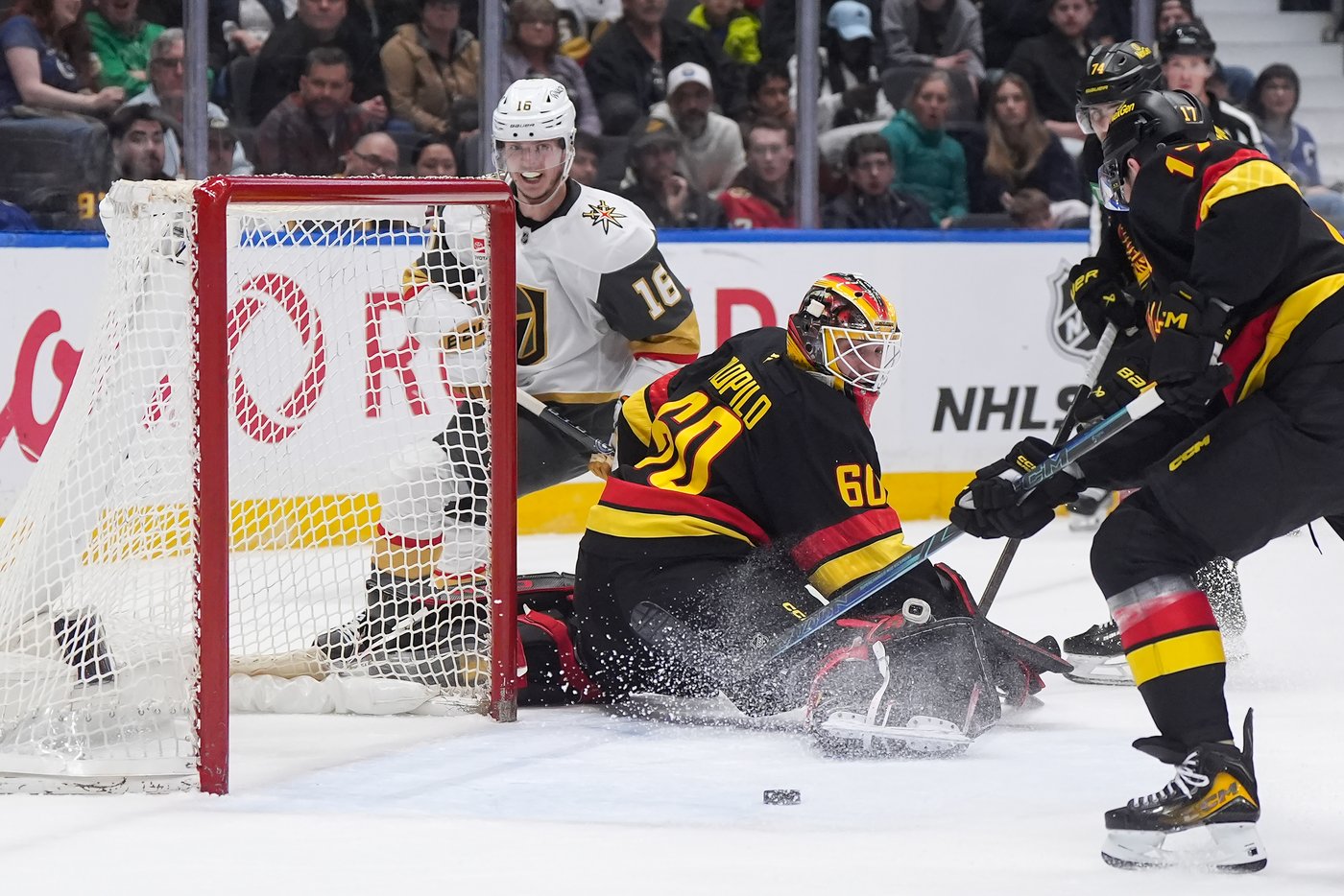 Cole Smith scores winner, Vegas Golden Knights edge struggling Vancouver Canucks 2-1 | iNFOnews.ca Cole Smith scores winner, Vegas Golden Knights edge struggling Vancouver Canucks 2-1 | iNFOnews.ca