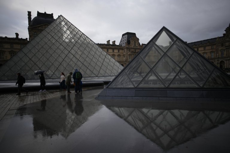 The Louvre invited a former thief for a podcast. He warned of a security breach | iNFOnews.ca The Louvre invited a former thief for a podcast. He warned of a security breach | iNFOnews.ca