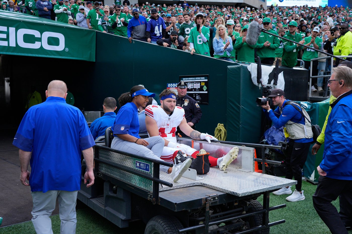 Giants rookie running back Cam Skattebo has surgery after dislocating right ankle vs. Eagles | iNFOnews.ca