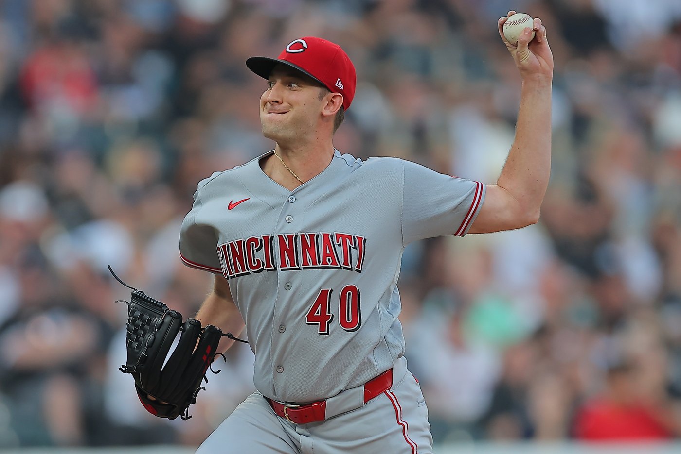 Reds rally late, beat the White Sox 5-4 in the 10th to spoil pope hat giveaway night | iNFOnews.ca