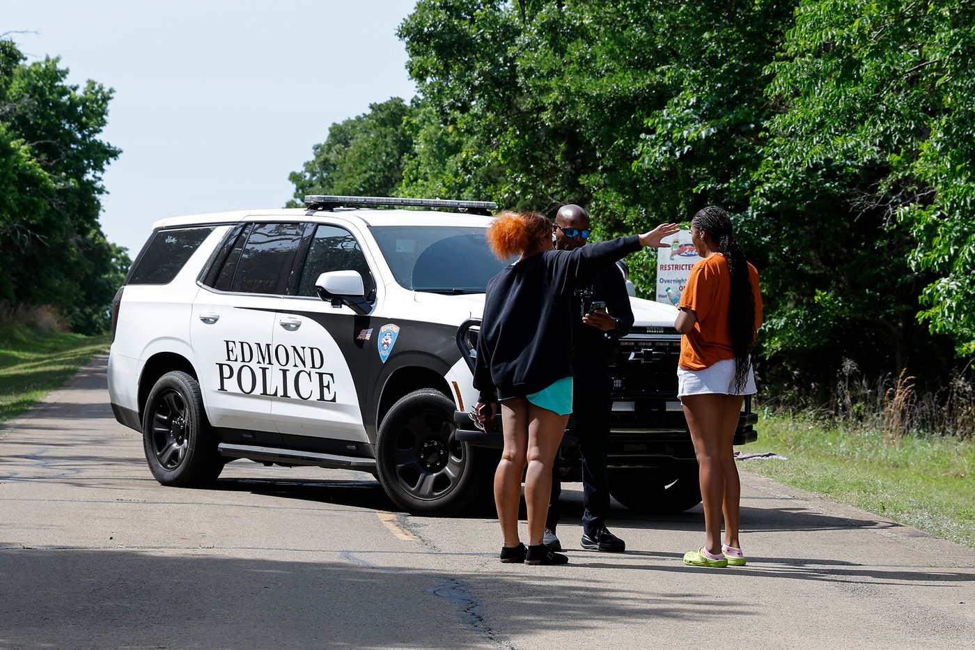 Police search for suspects in Oklahoma shooting that sent at least 18 people to hospitals | iNFOnews.ca