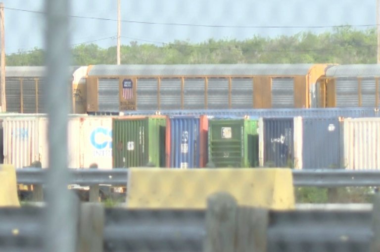 Teen was among 6 people from Honduras and Mexico who died in hot Texas shipping container | iNFOnews.ca