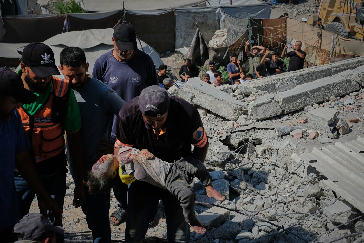 Photos show rescuers recovering bodies after strike-damaged building collapses in Gaza | iNFOnews.ca