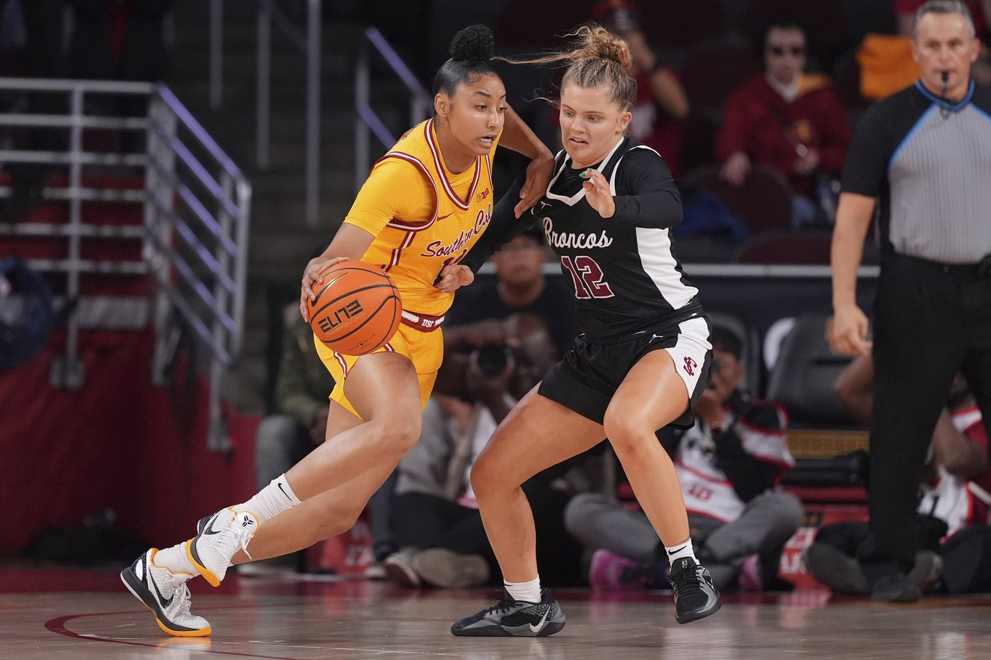 In a 'Final Four-type weekend,' two top-6 clashes put women's college basketball focus on West Coast | iNFOnews.ca