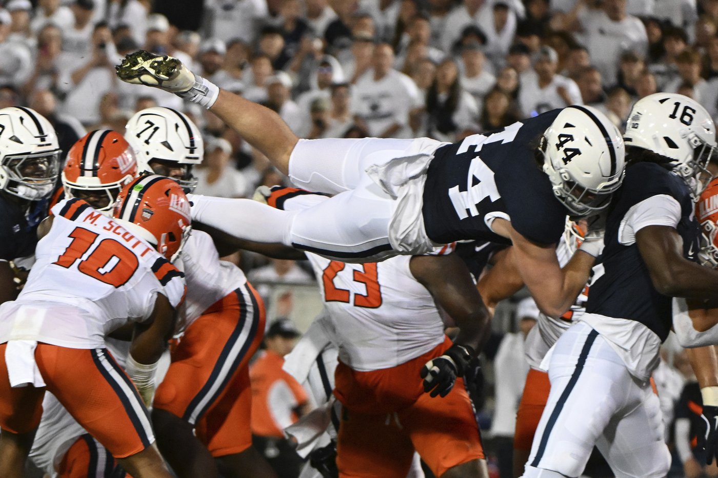 Singleton, Allen score TDs as No. 9 Penn State beats No. 19 Illinois 21-7 | iNFOnews.ca
