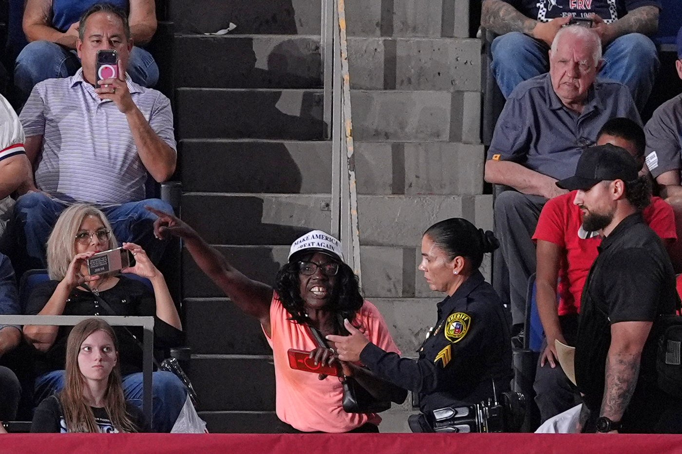 Trump interrupted by protesters as he fights to rally Texas voters behind Paxton in US Senate race | iNFOnews.ca Trump interrupted by protesters as he fights to rally Texas voters behind Paxton in US Senate race | iNFOnews.ca