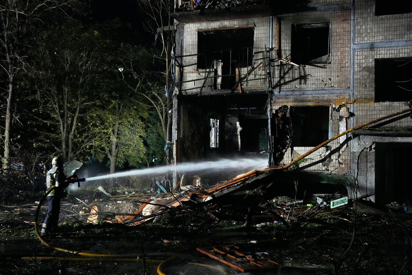 Photos show Russian missile and drone attack on Ukrainian capital Kyiv | iNFOnews.ca