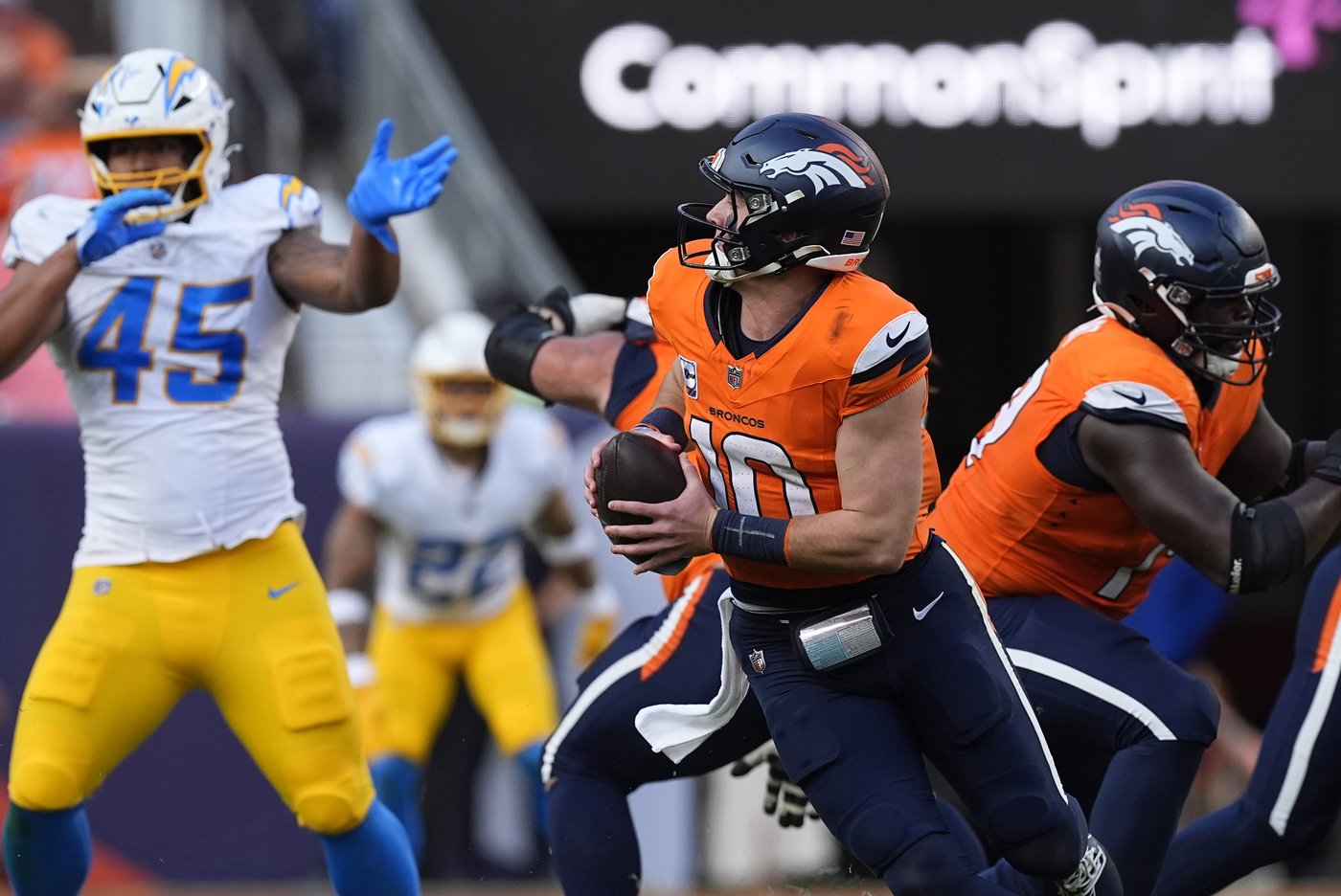 Herbert leads Chargers to 23-16 win over the Broncos, who lose Surtain to a concussion | iNFOnews.ca