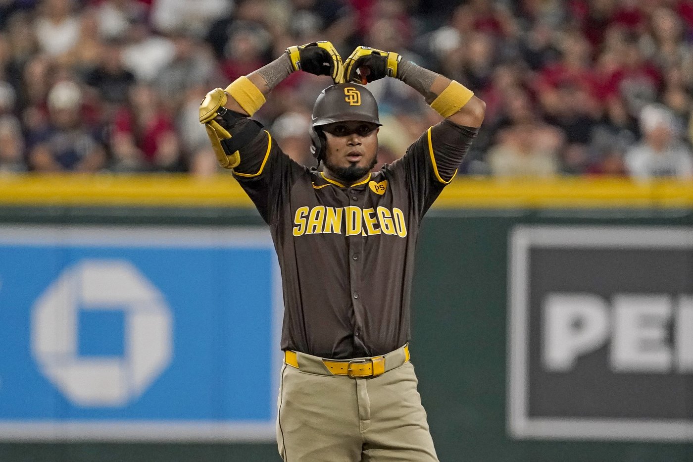 Diamondbacks rout Padres 11-2, await Mets-Braves doubleheader to find out playoff fate | iNFOnews.ca