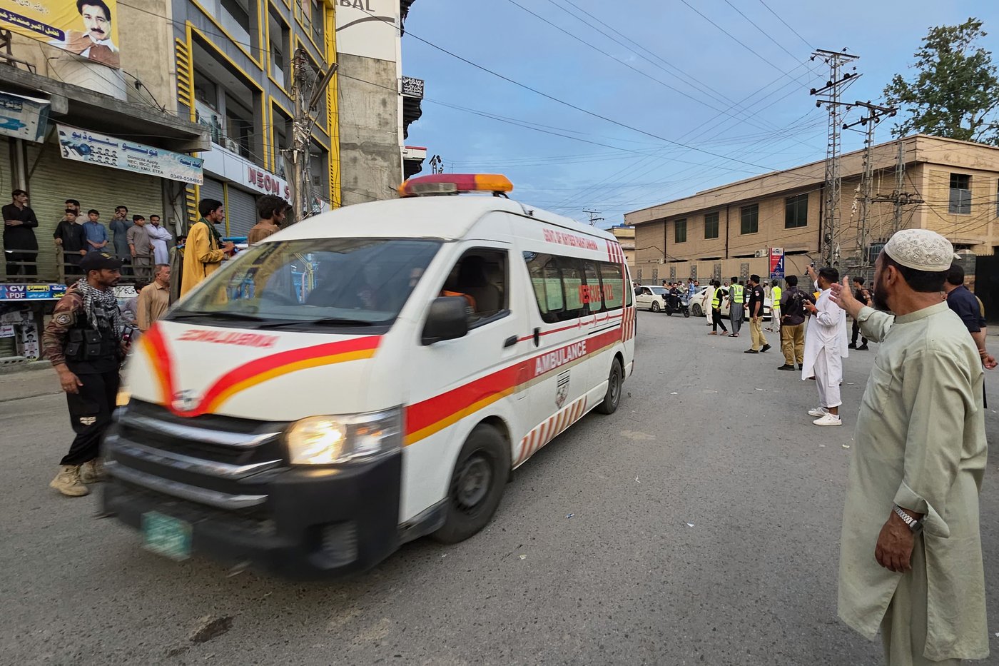 A suicide bomber strikes an antimilitant rally in northwestern Pakistan, killing at least 14 | iNFOnews.ca A suicide bomber strikes an antimilitant rally in northwestern Pakistan, killing at least 14 | iNFOnews.ca