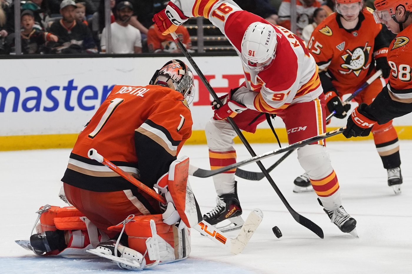 Gauthier scores twice as Ducks edge Flames 3-2 in shootout | iNFOnews.ca Gauthier scores twice as Ducks edge Flames 3-2 in shootout | iNFOnews.ca