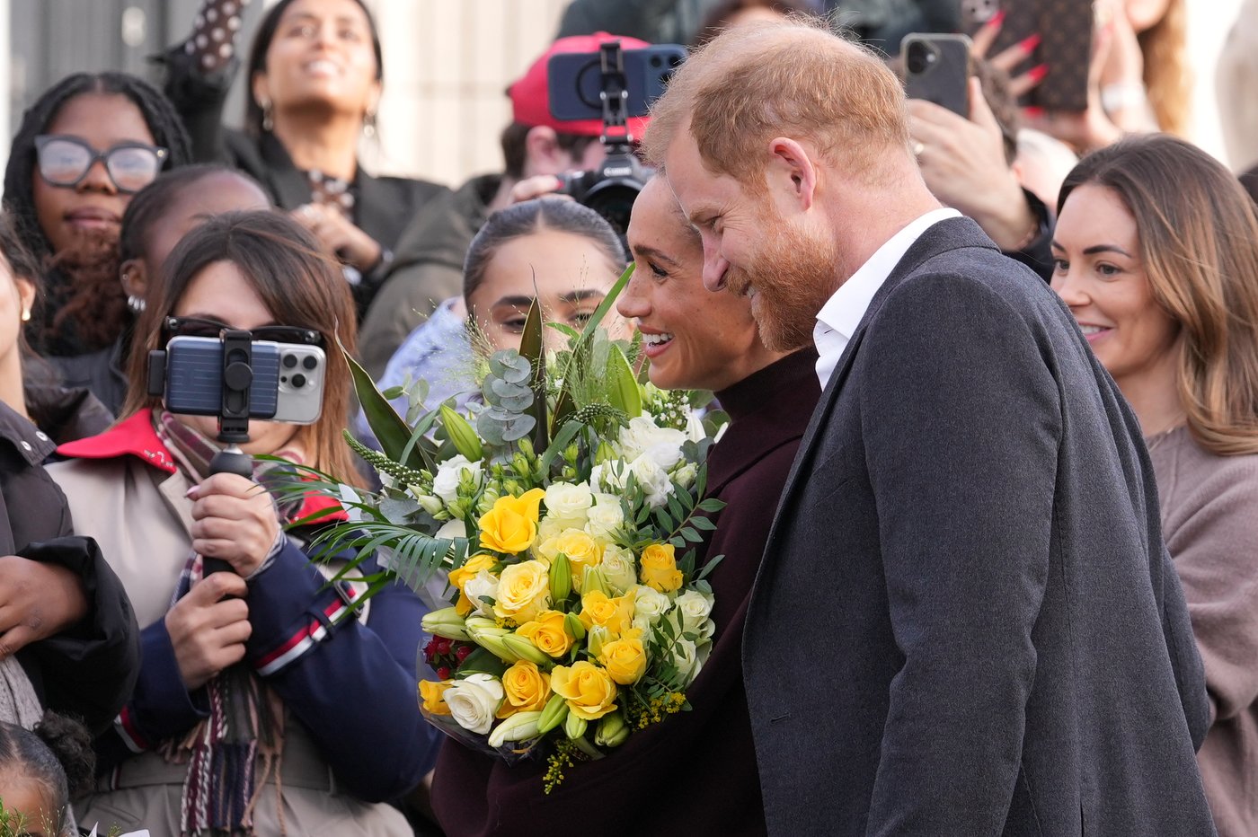 Prince Harry and Meghan cheered as they make first joint appearance since returning to UK | iNFOnews.ca