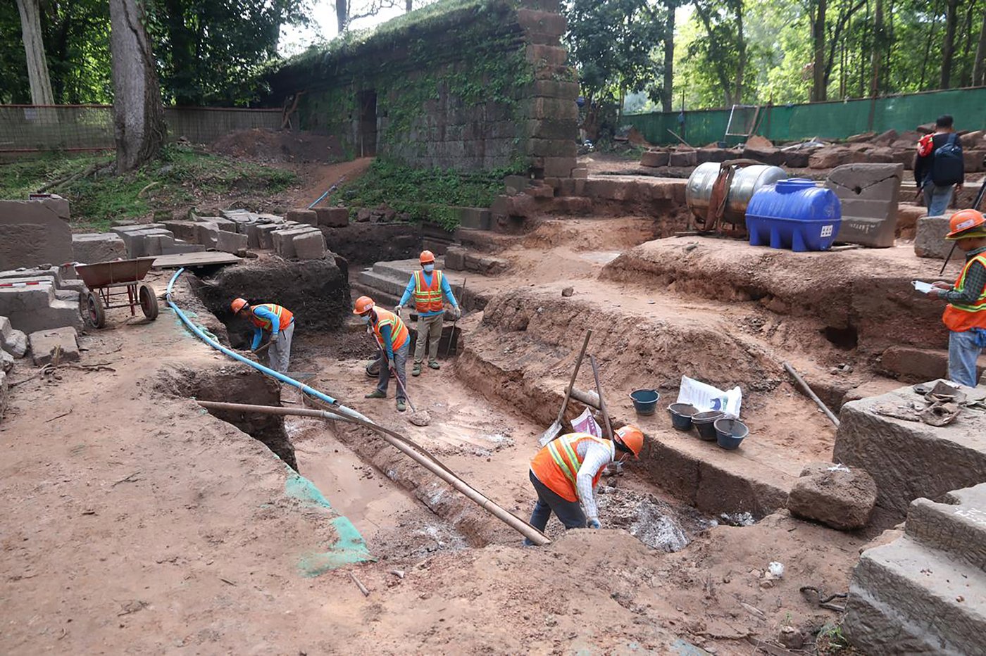 Cambodian archaeologists discover a dozen centuries-old sandstone statues at Angkor UNESCO site | iNFOnews.ca Cambodian archaeologists discover a dozen centuries-old sandstone statues at Angkor UNESCO site | iNFOnews.ca