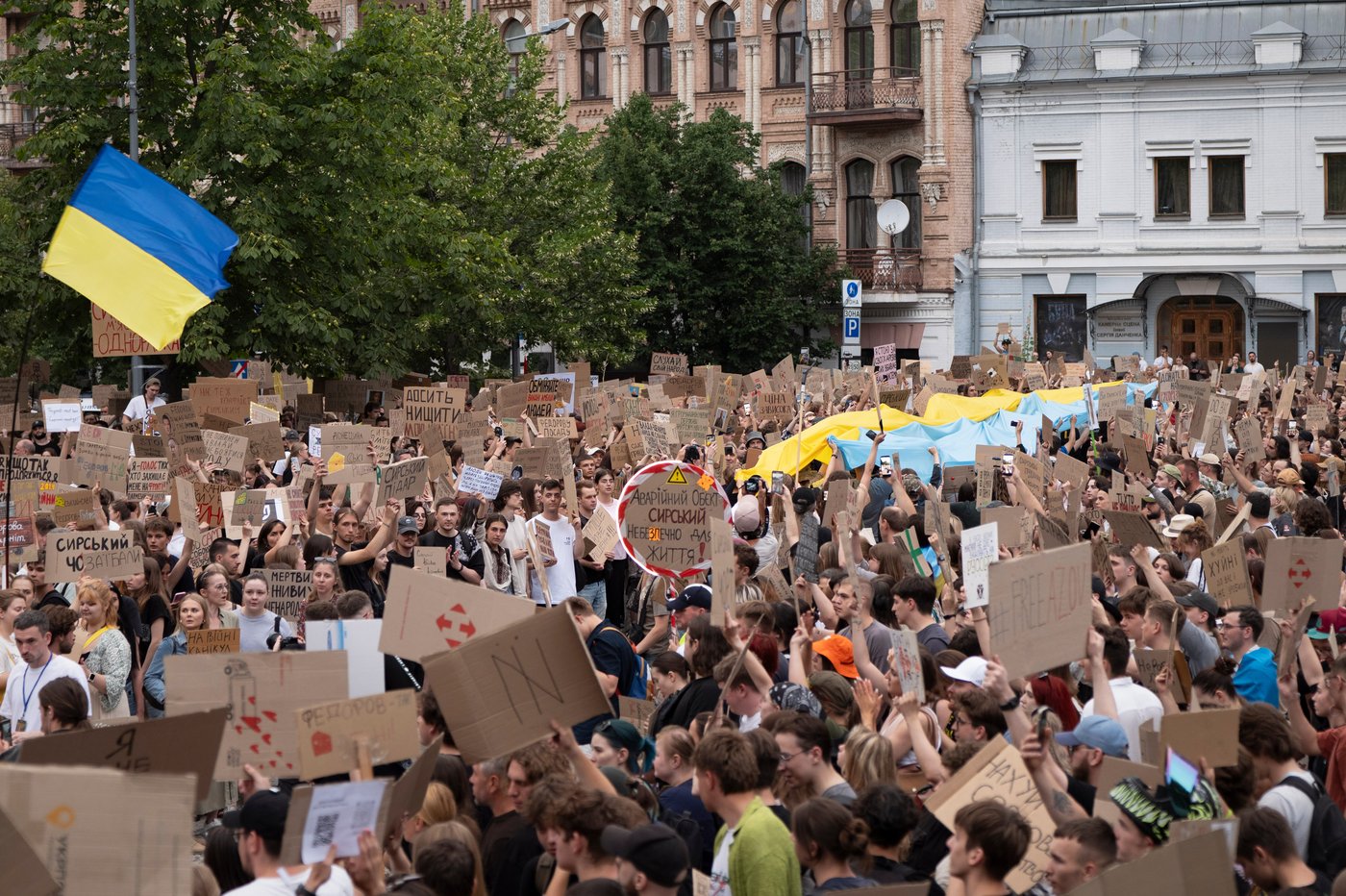 Ukraine fires 400 drones toward Moscow as Zelenskyy grapples with protests | iNFOnews.ca Ukraine fires 400 drones toward Moscow as Zelenskyy grapples with protests | iNFOnews.ca