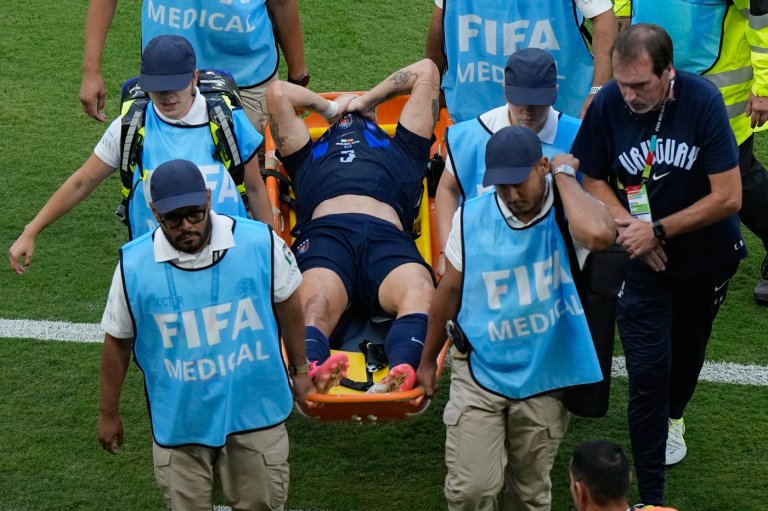 Uruguay and Man United midfielder Manuel Ugarte sustains knee ligament damage at the World Cup | iNFOnews.ca