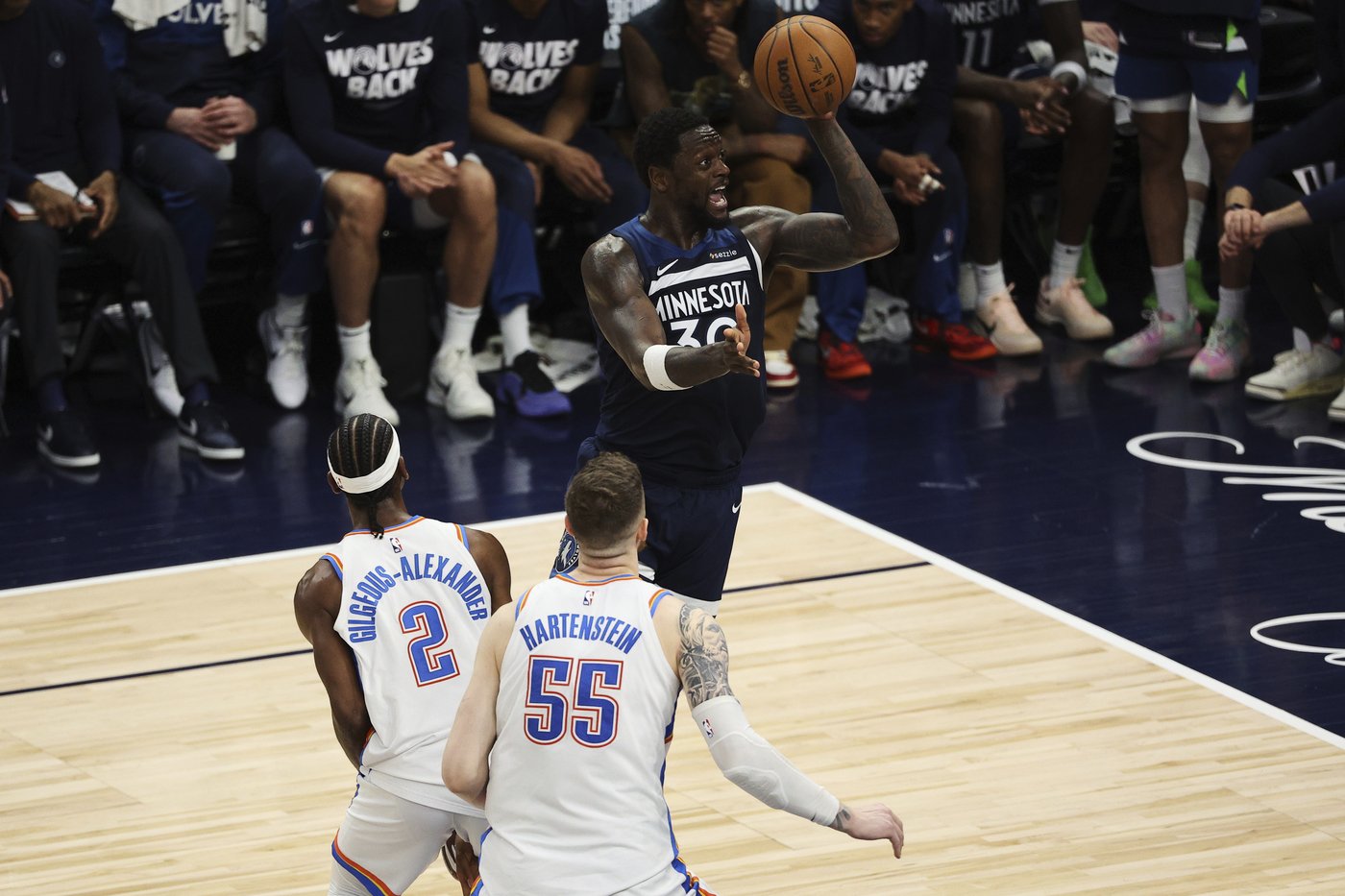 Randle's revival for the T-wolves in their Game 3 win started with a pep talk from a vital teammate | iNFOnews.ca