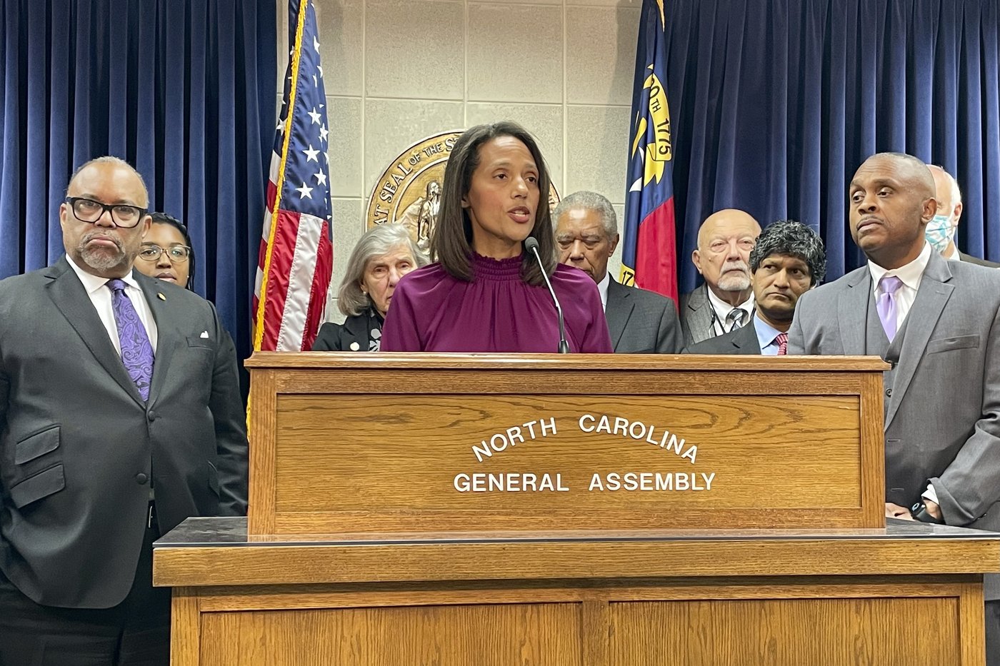 Groundbreaking North Carolina lawmaker Dan Blue will no longer be state Senate minority leader | iNFOnews.ca