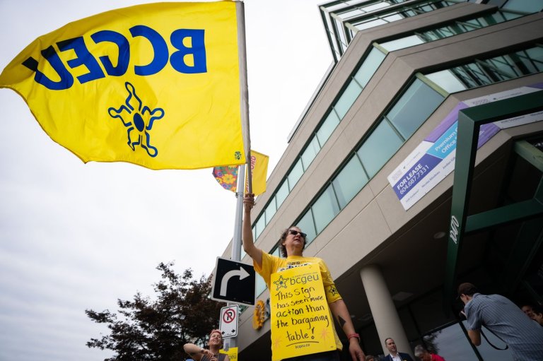 Unions to converge in downtown Vancouver in push for B.C. public service contract | iNFOnews.ca