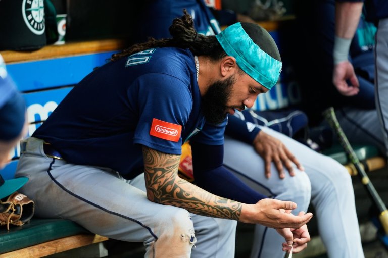 Mariners place shortstop J.P. Crawford on injured list with right hand contusion | iNFOnews.ca
