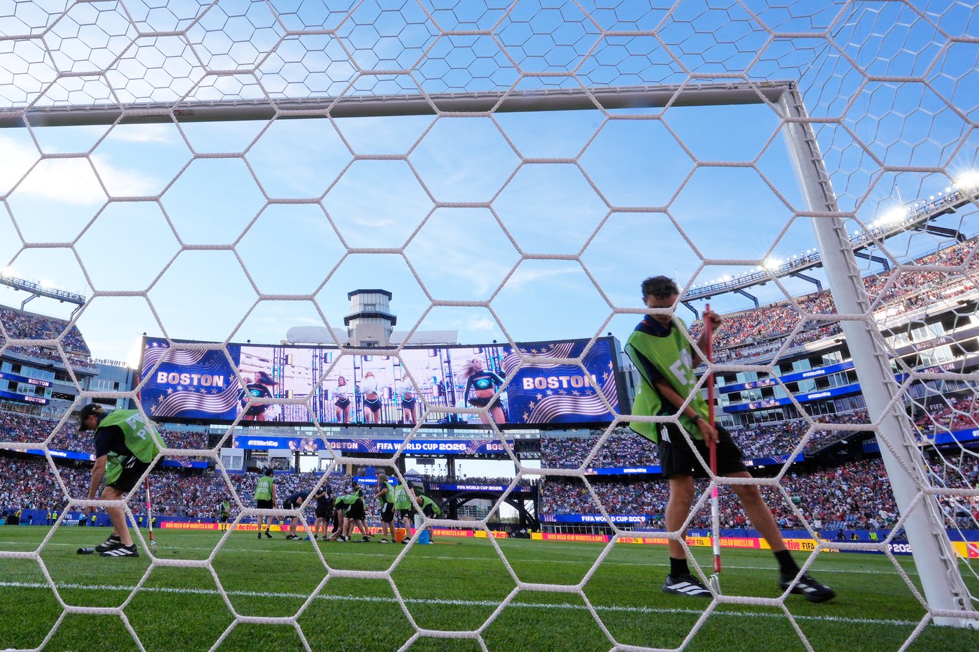 Sprinkler malfunctions at halftime of Iraq-Norway World Cup match at Gillette Stadium | iNFOnews.ca