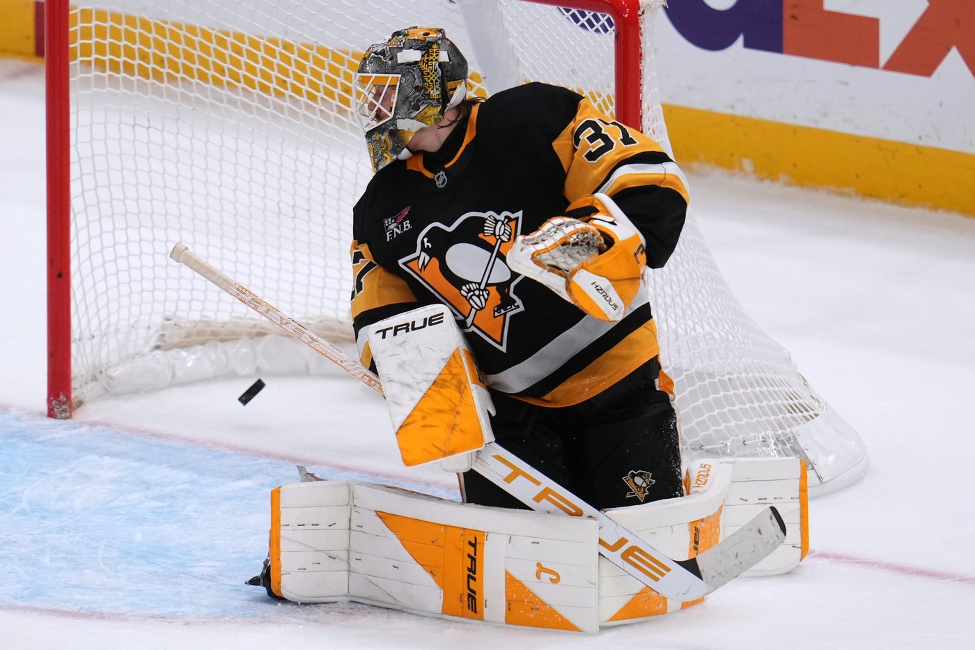 Cooley completes hat trick against hometown team with a second left, Mammoth stun Penguins 4-3 | iNFOnews.ca Cooley completes hat trick against hometown team with a second left, Mammoth stun Penguins 4-3 | iNFOnews.ca