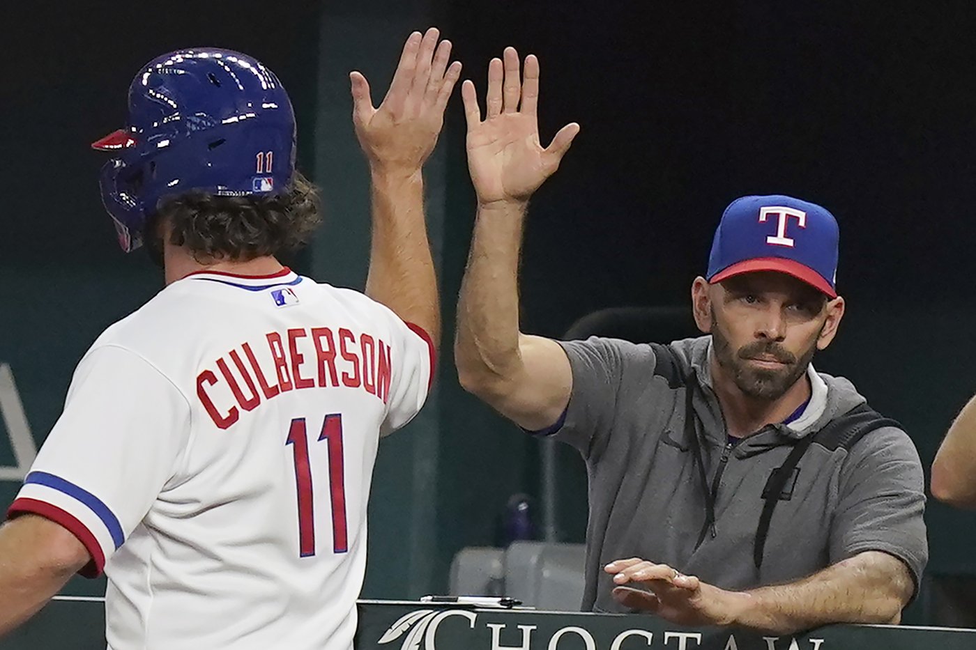 Dodgers name Chris Woodward first base coach | iNFOnews.ca