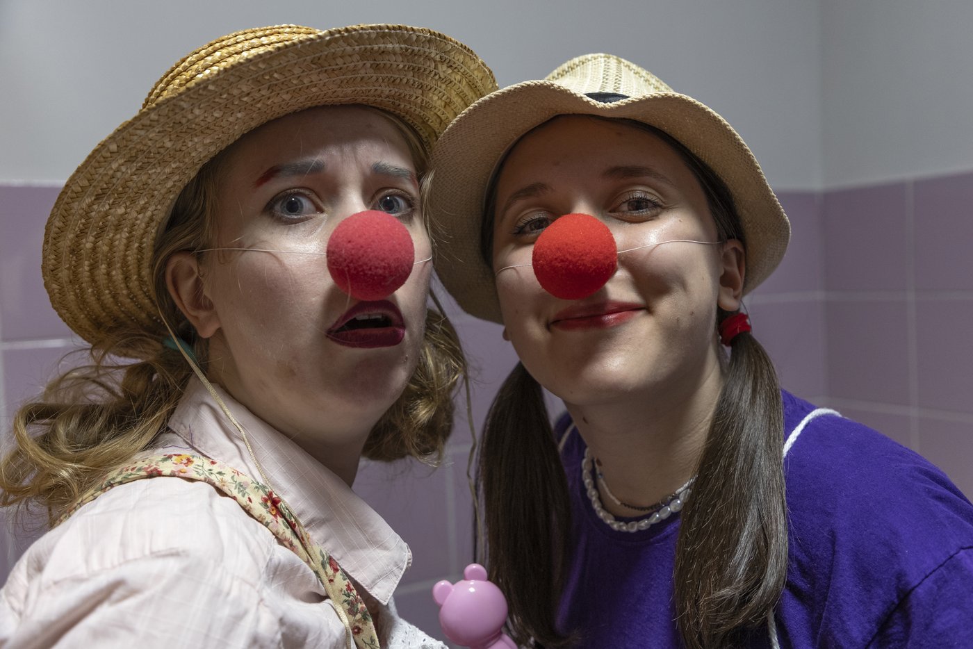 Hospital clowns bring joy to young Ukrainian cancer patients who survived Russian missile attack | iNFOnews.ca